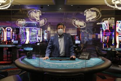 Las Vegas Blackjack dealer wearing surgical mask